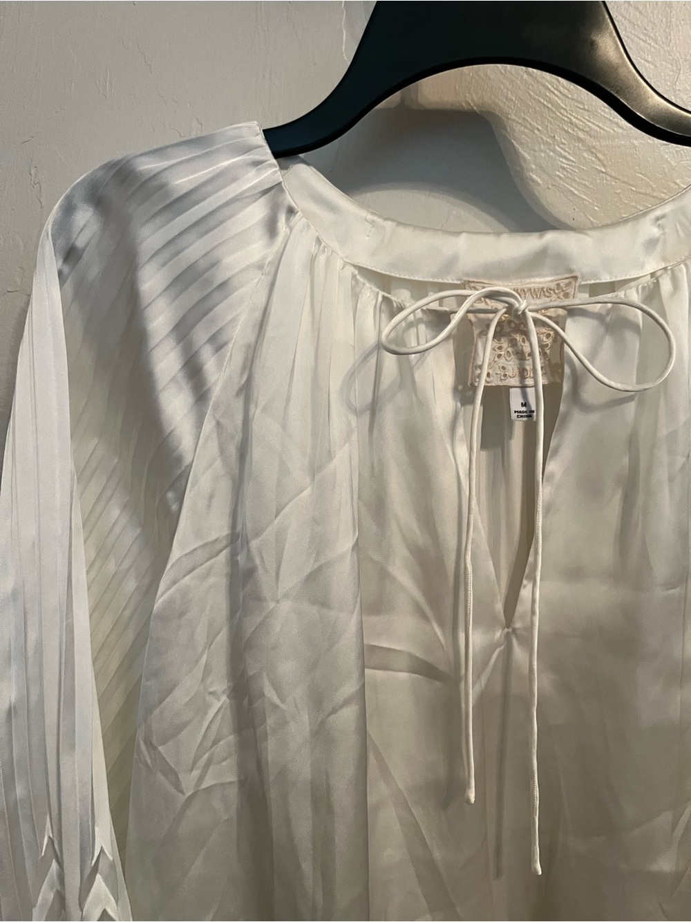 JOHNNY WAS Jade Gemma Pleated Blouse in White Sz M Like New Statement Sleeves - Picture 6 of 11